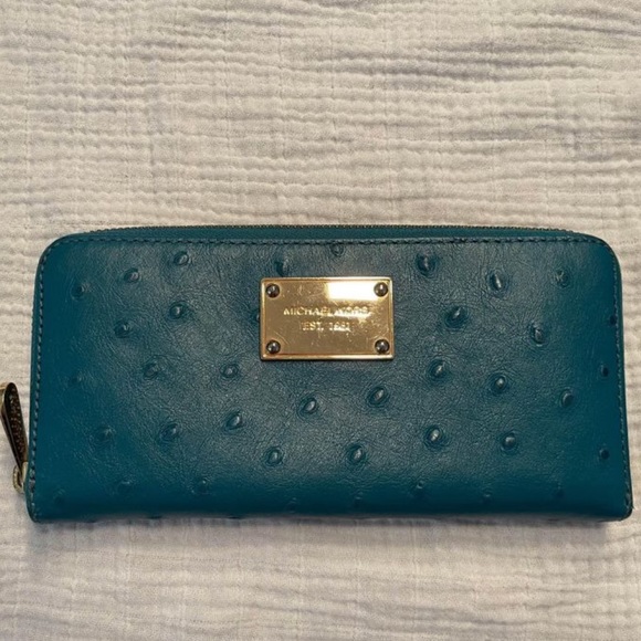 Michael Kors wallet - Picture 1 of 2